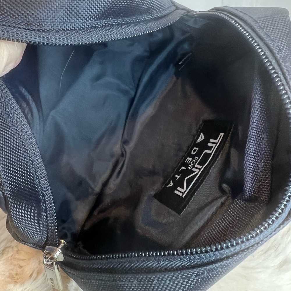 AMENITY TOILETRY MAKEUP TRAVEL BAG BLUE - Picture 6 of 7